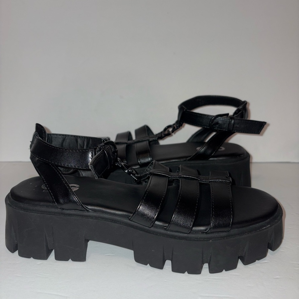 GBG Los Angeles Black Platform Sandals
